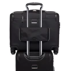 Tumi Arrivé Compact 4 Wheel Briefcase Black 11 Tumi Arrivé Compact 4 Wheel Briefcase Black -Mode Bagagewinkel image 1385