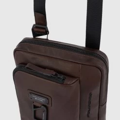 Piquadro Harper IPad Crossbody Bag Blue -Mode Bagagewinkel image 4669