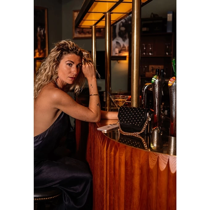 MÔSZ Kris Crossbody Phonebag Studs Black 6 MÔSZ Kris Crossbody Phonebag Studs Black - Afbeelding 4