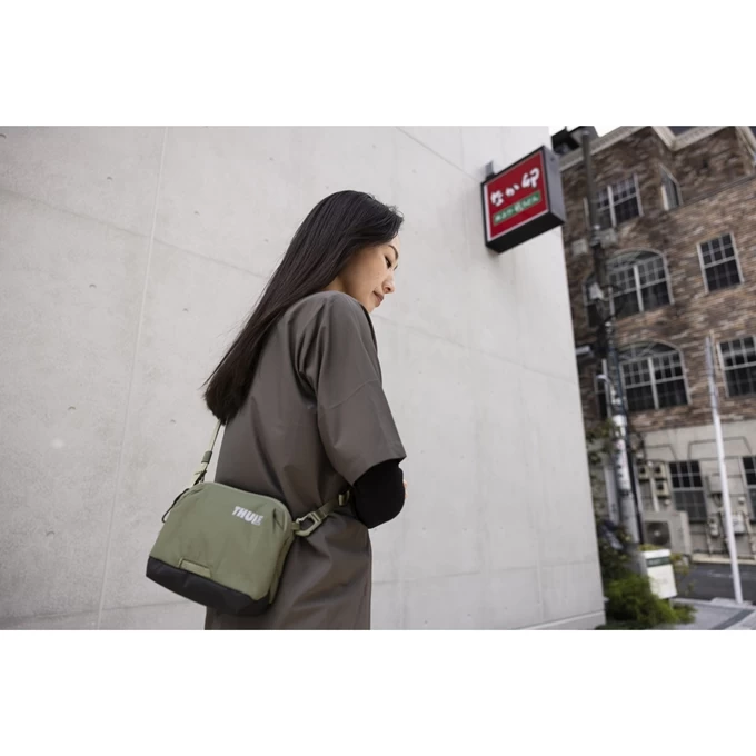 Thule Paramount Crossbody 2L Soft Green 4 Thule Paramount Crossbody 2L Soft Green - Afbeelding 2