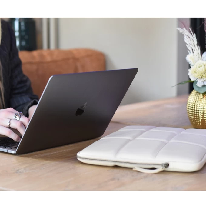 DIMAGINI Ava Padded Laptop Sleeve 15-16" Off White 4 DIMAGINI Ava Padded Laptop Sleeve 15-16" Off White - Afbeelding 2
